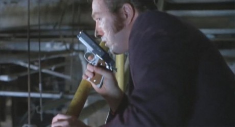 Compañeros,

En vista de las ganas de algunos (Elcafe, Wilcow, Vrakk, etc) por adivinar armas de películas 60