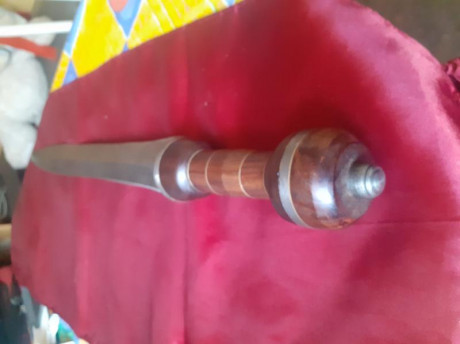 Buenos días :
Pongo a la venta esta excelente reproducción de un gladius de Oficial Romano en acero de 00