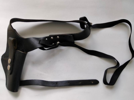 Hola, pongo este anuncio para ir quitandome fundas de pistola repetidas, tanto replicas como originales 150