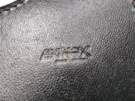 Hola, pongo este anuncio para ir quitandome fundas de pistola repetidas, tanto replicas como originales 160