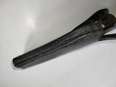 Hola, pongo este anuncio para ir quitandome fundas de pistola repetidas, tanto replicas como originales 21