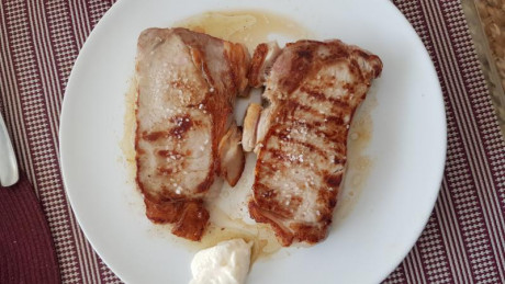 Hoy para comer acelgas hervidas y chuletón de vaca gallega vieja con seis semanas de maduración en cámara 81
