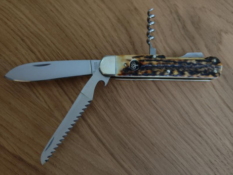 Buenas compañeros!
Vendida, se puede cerrar.

Vendo esta navaja prácticamente nueva, acompaña estuche 01