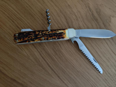 Buenas compañeros!
Vendida, se puede cerrar.

Vendo esta navaja prácticamente nueva, acompaña estuche 00
