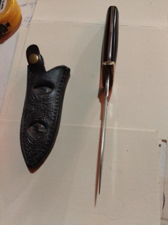 Vendo cuchillo crownng
Largo total 23 CTM
Hoja enteriza
440 Stanley
Precio 40€
Usado en buen estado 01