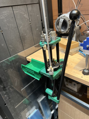 En venta prensa progresiva RCBS de 5 estaciones,  lleva shellplate para el 32s&w long  y los dies 01