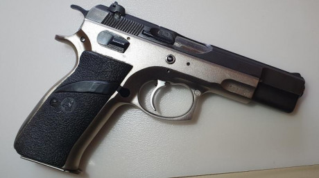 Hola amigos! ya que se muestran tantas armas buenas creo que a los propietarios de una cz 75 se nos tendría 10