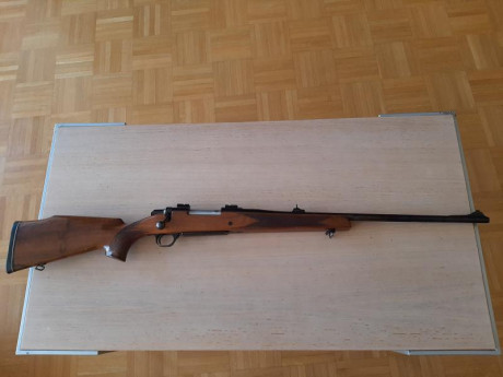 Se vende cerrojo browining cal 300wm con funda.esta muy bien conservado.podria pagar la mitad de los portes 02