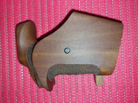 Vendo empuñadura Knill para revolver S&W con armazón square butt, en perfecto estado.
La compre para 01