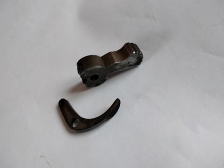 Hola , vendo para la pistola Campo Giro 2 piezas 
para la 1913-16 se componen de aleta reten del cargador 01