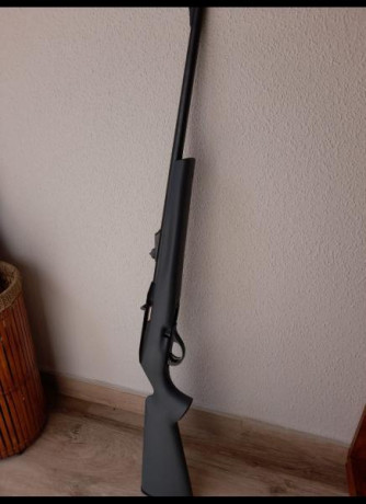 Buenas tardes compañeros.
Un amigo del club de tiro me pide que le ponga a la venta esta carabina semiautomática 00