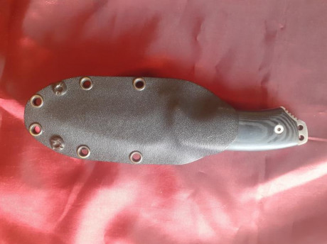 Vendo este pequeño/gran cuchillo de acero Bohler N-695 incluidos su funda Kydex y su cierre Tech Lock.
Micarta 10