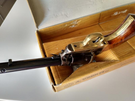 En venta revolver Model Pacemaker SAA 1873 Single Action fabricación Uberti 4-3/4"en perfecto estado, 11