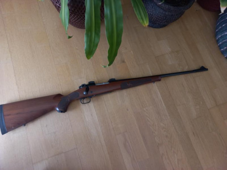 Estimados todos.
Aquí os presento mi rifle en venta Winchester 70 pre 64 featherweight en 300wsm.
Cantonera 02