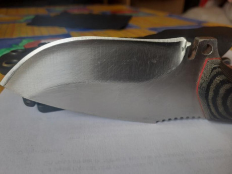 Vendo este pequeño/gran cuchillo de acero Bohler N-695 incluidos su funda Kydex y su cierre Tech Lock.
Micarta 31