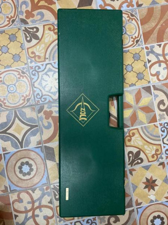 Se vende escopeta marca Antonio zoli modelo ritmo trap, edición limitada calibre 12, de cañón 75cm.

La 10