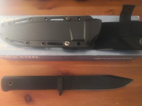 Se vende magnífica pieza de cold steel hecha en Estados Unidos en acero carbón v buen estado un par de 01