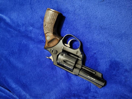 Hola compañeros ppr no usar pongo ala venta este precioso revolver Astra Police 3 pulgadas 38sp
Precio 01