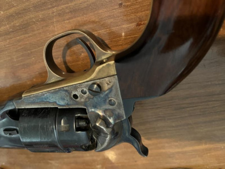 Hola, 

vendo Colt 1860 del 44 de Uberti que nunca ha disparado con su caja original.

Prefiero trato 10