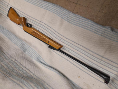 Vendo carabina Cometa Fenix 400 calibre 5,5. Era una Galaxy y se le ha puesto la culata premier de nogal. 02