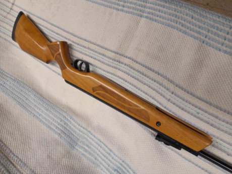Vendo carabina Cometa Fenix 400 calibre 5,5. Era una Galaxy y se le ha puesto la culata premier de nogal. 01