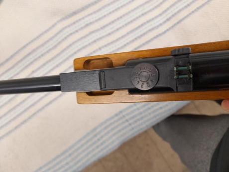 Vendo carabina Cometa Fenix 400 calibre 5,5. Era una Galaxy y se le ha puesto la culata premier de nogal. 32
