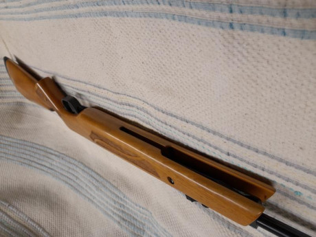 Vendo carabina Cometa Fenix 400 calibre 5,5. Era una Galaxy y se le ha puesto la culata premier de nogal. 30