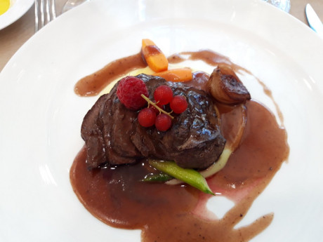 Hoy para comer acelgas hervidas y chuletón de vaca gallega vieja con seis semanas de maduración en cámara 152