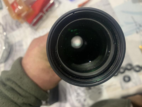 Visor con medidor integrado mide en yardas desconozco si se puede cambiar a metros monturas tipo warne 00