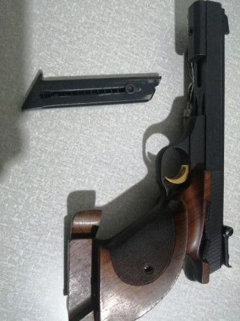 Pistola calibre 22 rl  bien cuidado aunque tiene sus años entra con un cargador el arna se encuentra en 02