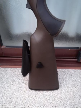 Un amigo que quiere reducir equipos vende este browning mk3 adjustable brown, en perfecto estado, tiraría 12