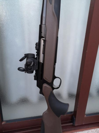 Un amigo que quiere quitar equipos vende este Sauer 303 calibre 9,3*62 en buen estado.
Lleva montado un 02