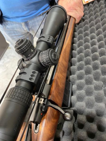 Hola

Un amigo le han regalado un CZ 557 varmint 308W, y no le convence por que es cazador, está sin pegar 02