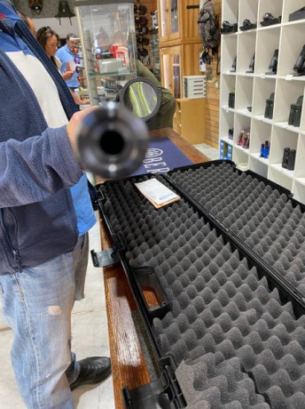 Hola

Un amigo le han regalado un CZ 557 varmint 308W, y no le convence por que es cazador, está sin pegar 00