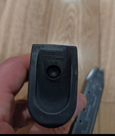 En venta cargador para HK P2000 / usP compact. 13 cartuchos.  Precio 25 €. Envios aparte. 01