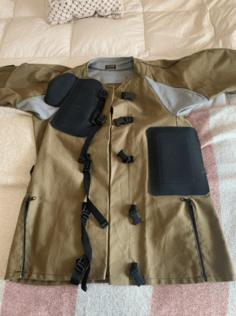 Vendo chaqueta Tiro completamente nueva, no se ha utilizado nunca, la talla es entre L y Xl, su precio 00