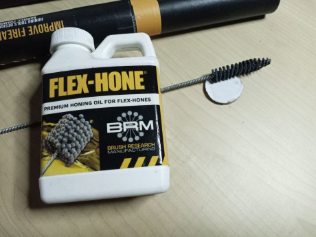 Vendo FLE HONE para pulir recamara en AR15, aceite especial 236ml y varilla

40 euros puesto en casa por 02