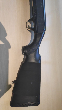 Se vende beretta en perfecto estado, limitado cargador a 2+1 para cazar, cañon fijo 3* 250€, perfecto 11