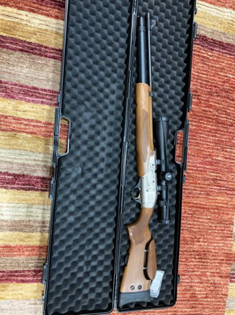 Un amigo vende esta carabina calibre 5,5 del año 2021 completa,con bocacha, airstriper,maletin
 y visor.
500€ 02