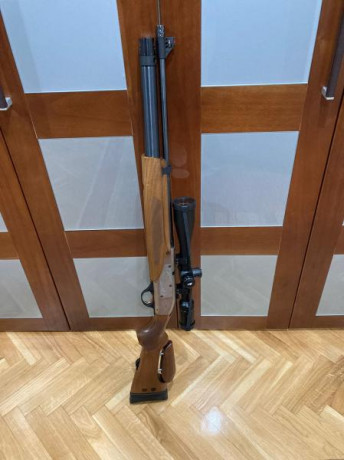 Un amigo vende esta carabina calibre 5,5 del año 2021 completa,con bocacha, airstriper,maletin
 y visor.
500€ 00