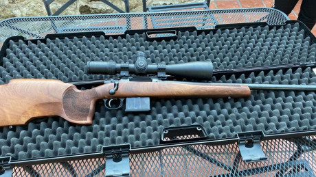Hola

Un amigo le han regalado un CZ 557 varmint 308W, y no le convence por que es cazador, está sin pegar 10