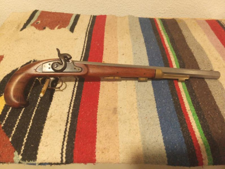 Hola, alguien me podría indicar que marca es esta pistola. 51