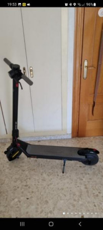 Vendo patinete eléctrico nuevo solo estrenado en Navidad por ser muy      grande.      
Precio:350 eur. 01