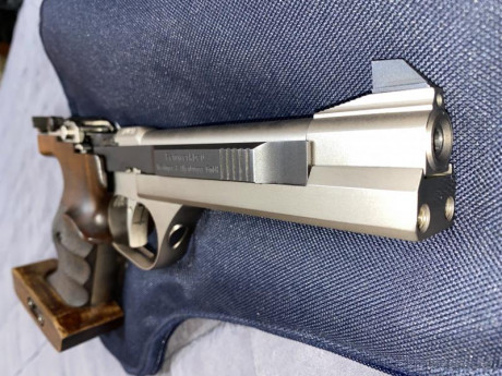 En venta pistola Feinwerkbau AW93 22LR
Muy cuidada, maletin completo. 
La pistola se encuentra en la zona 00