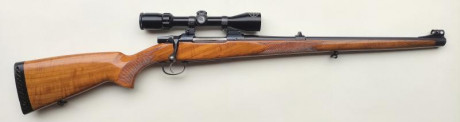 SE VENDE RIFLE DE CERROJO CZ 537  CAJA LARGA CAL. 30-06. PERFECTO ESTADO DE CONSERVACION; APENAS 10 DISPAROS.
Incluidas 01