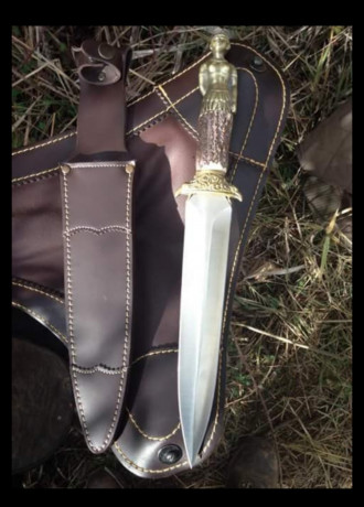 Pongo a la venta este original cuchillo de diseño exclusivo, no hay dos iguales.
Mango en cuerno de ciervo 00