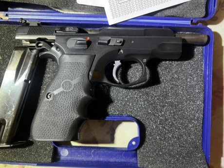 Vendo pistola con licencia en F. No me hago al calibre. La compre de segunda mano y sólo he hecho una 00