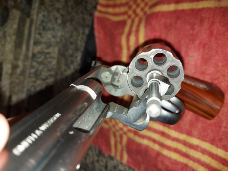 Buenas compañeros,

Un muy buen compañero del club me pide que ponga a la venta su revolver smith wesson 02