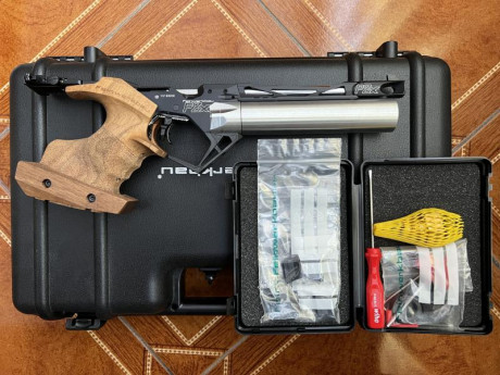 Vendo Feinwerkbau P8X Short. Comprada nueva por mi hace 2 años y apenas usada media docena de veces. Impecable 00
