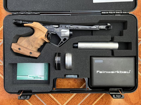 Vendo Feinwerkbau P8X Short. Comprada nueva por mi hace 2 años y apenas usada media docena de veces. Impecable 11